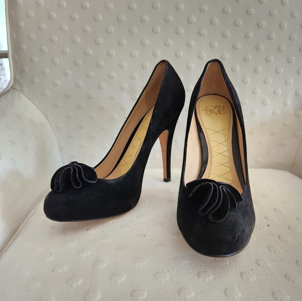 Joan and David suede black pump